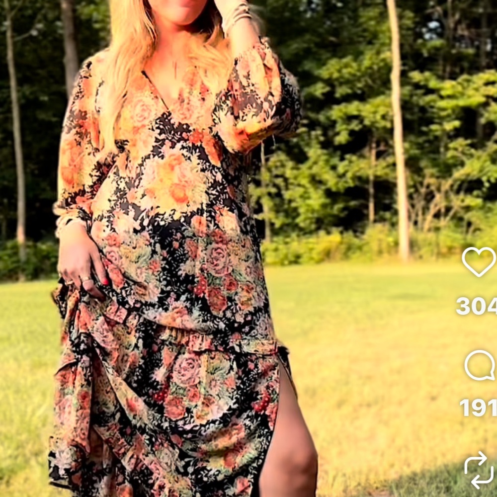 BALTIC BORN (NWOT)Bowman Deep V Floral Plus Size Tiered
3X